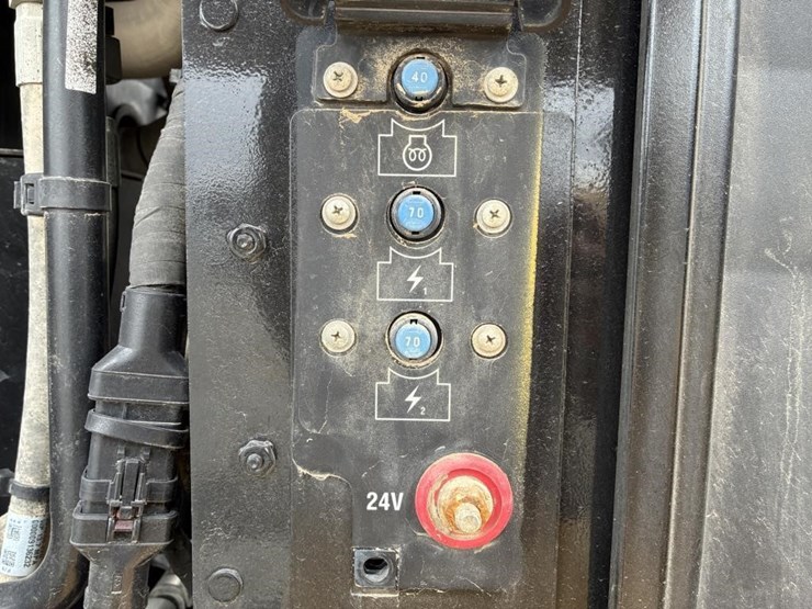 2019-caterpillar-938m-image-12