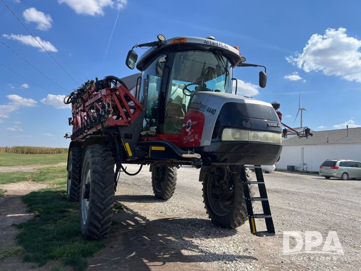 2017-case-ih-patriot-4440-image-4