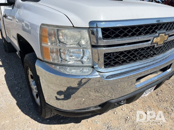 2011-chevrolet-3500hd-image-23