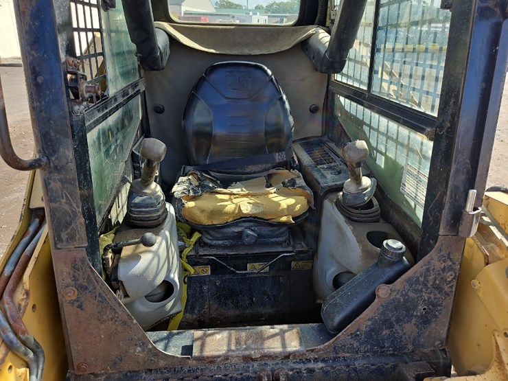 2004-caterpillar-257b-image-17