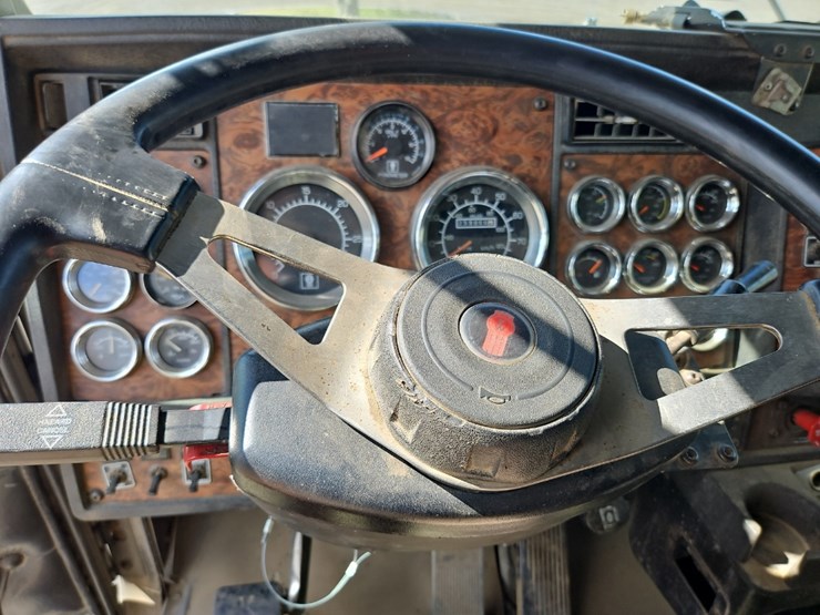 2001-kenworth-t800-image-36