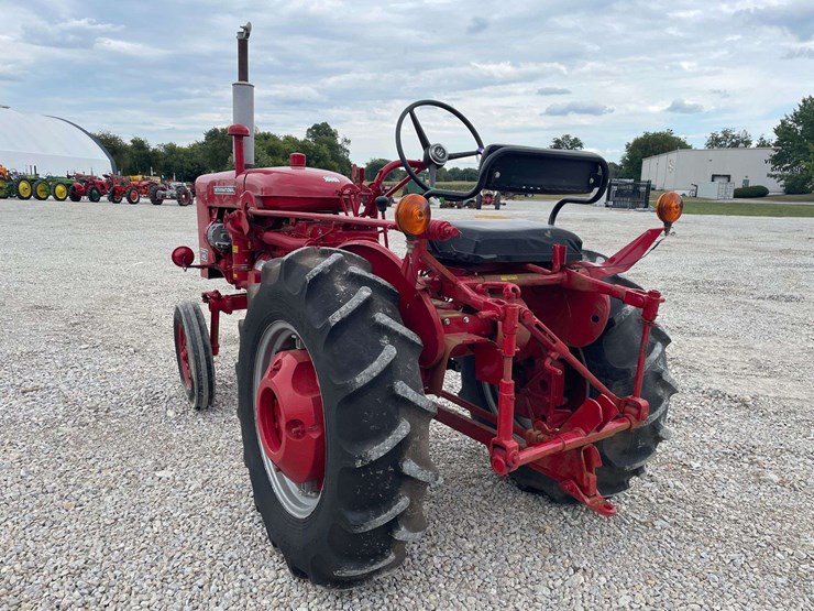 farmall-140-image-3