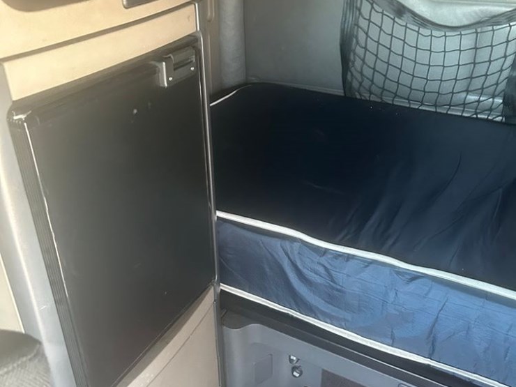 2017-freightliner-cascadia-125-image-15