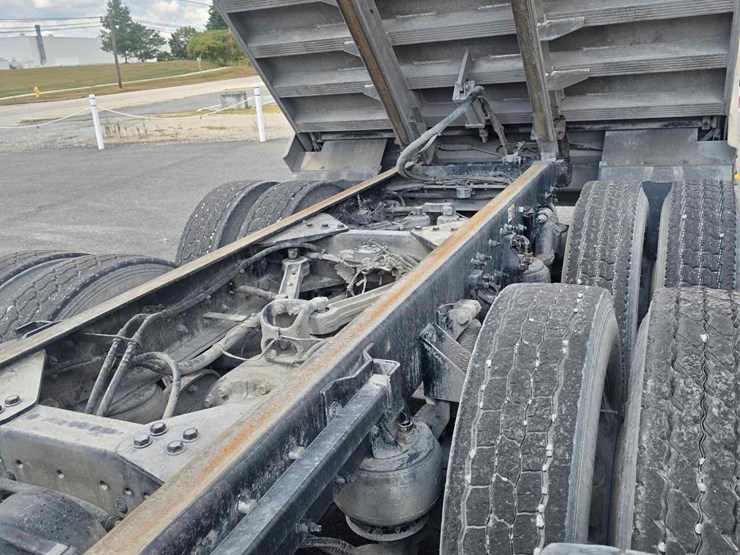 2021-kenworth-t880-image-17