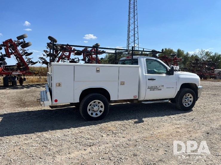 2011-chevrolet-3500hd-image-8