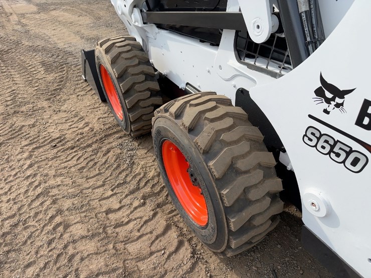 2017-bobcat-s650-image-13