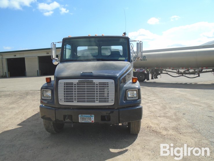 1995-freightliner-fl70-image-10