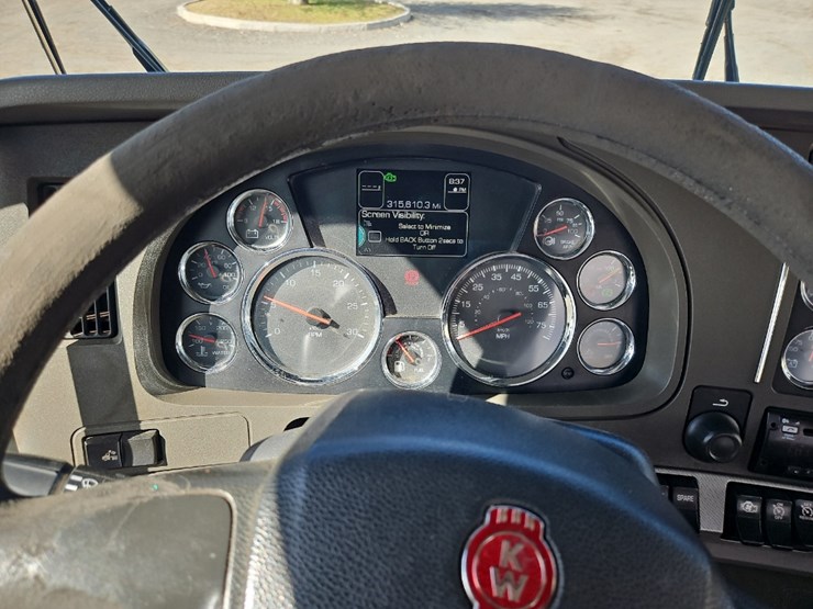 2016-kenworth-t880-image-38
