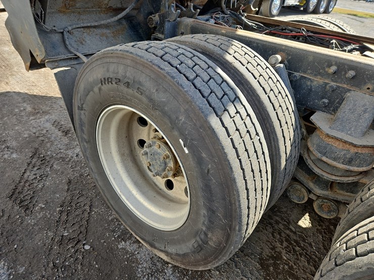 2001-kenworth-t800-image-27