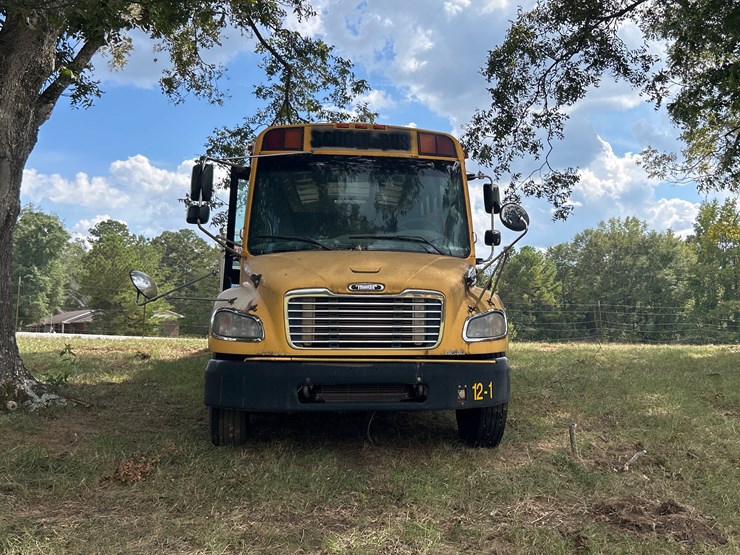 2012-freightliner-b2-image-8