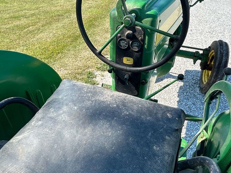 1956-john-deere-320u-image-3