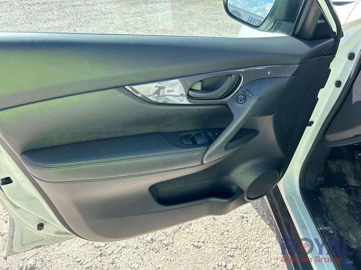 2020-nissan-rogue-image-13