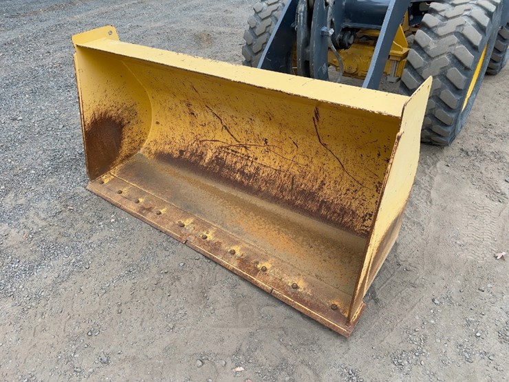 2021-deere-304l-image-9