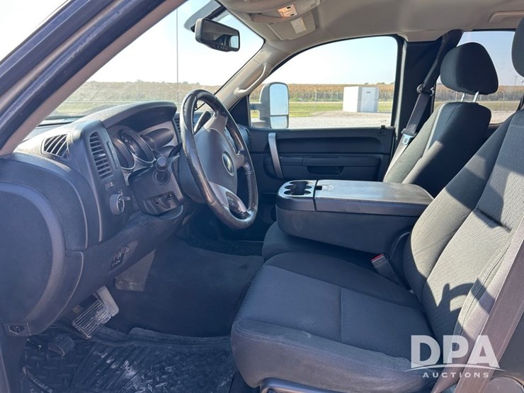 2013-chevrolet-2500hd-image-21
