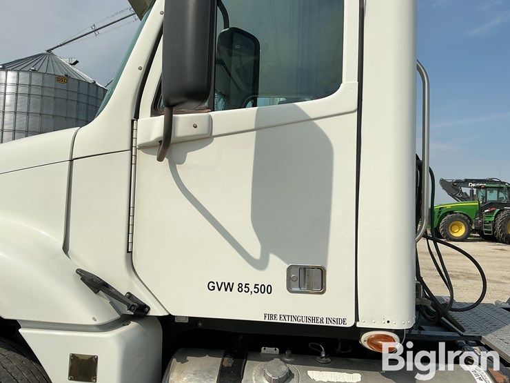 2007-freightliner-columbia-120-image-12