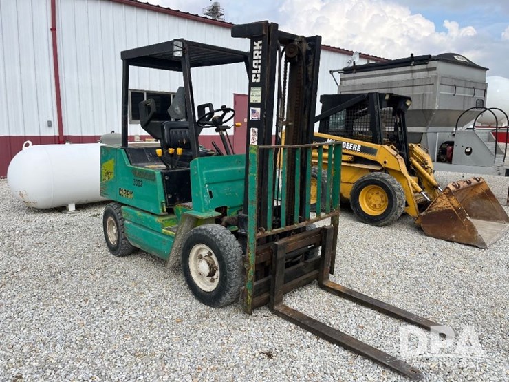 clark-gps25mc-forklift-(jn3106,-unit-3002)-image-3