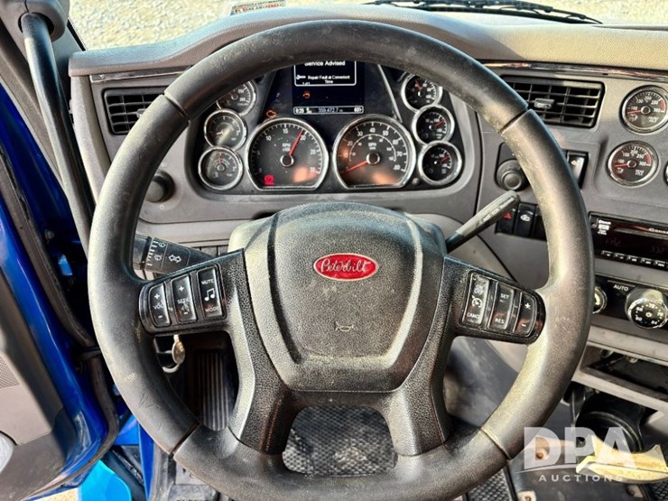 2015-peterbilt-579-image-92