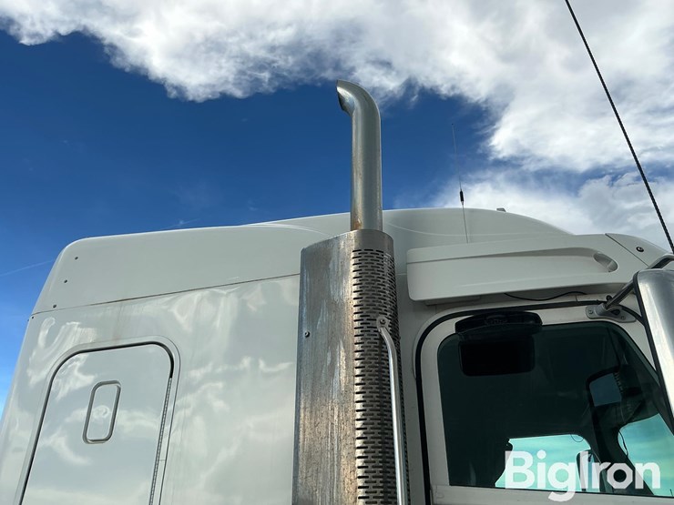 2013-freightliner-coronado-132-image-12