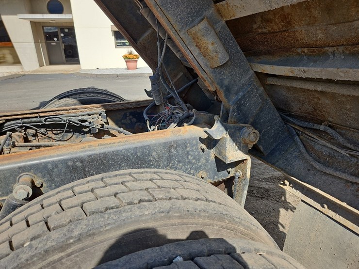 2001-kenworth-t800-image-17
