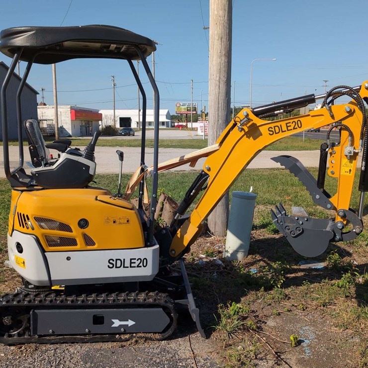 (1) Mini Excavator SDLE20 with Yanmar Engine - DIESEL - Damaged Hose