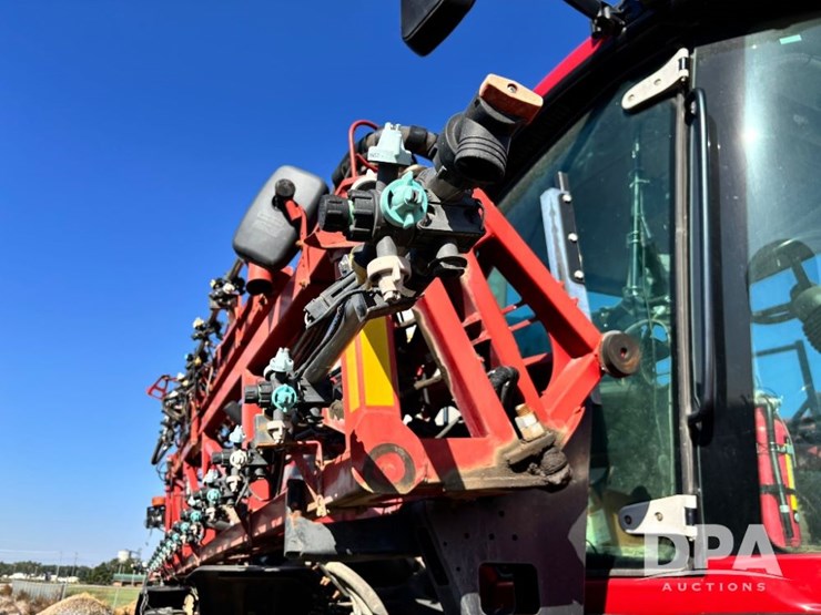 2015-case-ih-patriot-4440-image-92