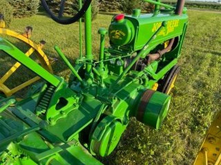 john-deere-b-image-3