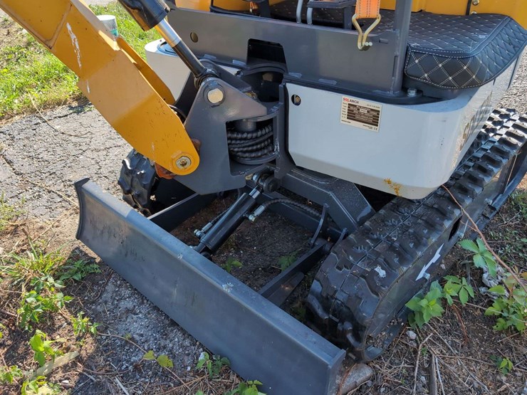 (1)-mini-excavator-sdle20-with-yanmar-engine---diesel---damaged-hose-image-9
