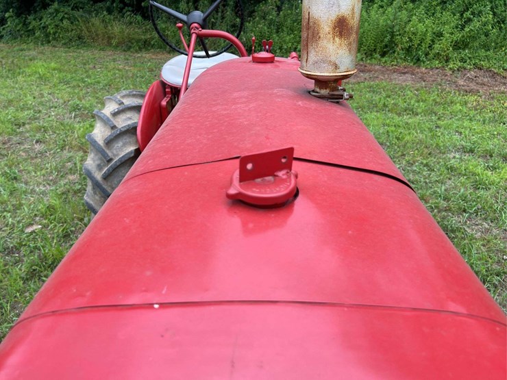 farmall-140-image-12
