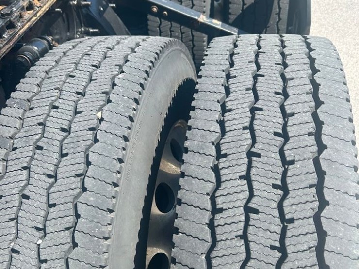 2017-freightliner-cascadia-125-image-9