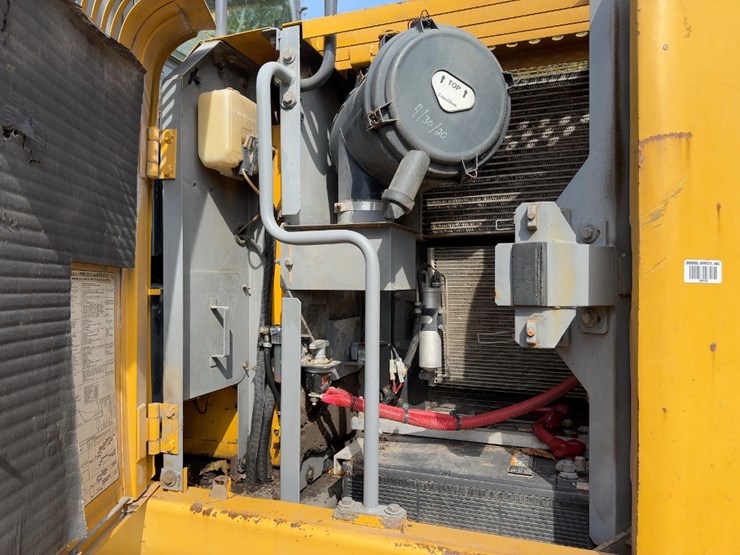 2004-deere-225c-lc-image-31