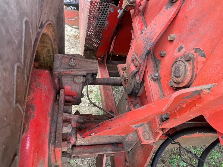 massey-ferguson-510-image-35