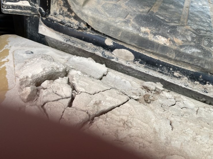 2019-caterpillar-d8t-image-48