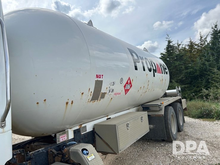 2016-freightliner-108sd-image-29