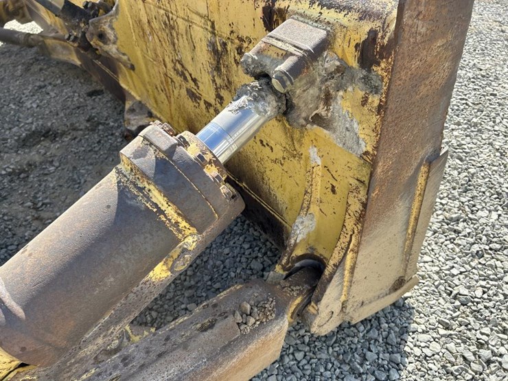 komatsu-d65px-image-22