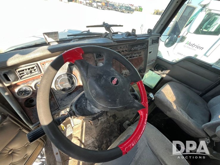 2005-kenworth-t800-image-40