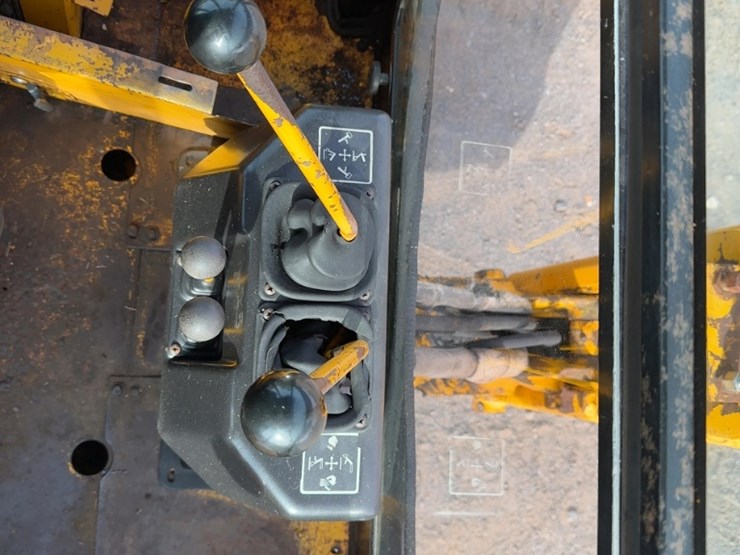 1986-deere-310c-image-26