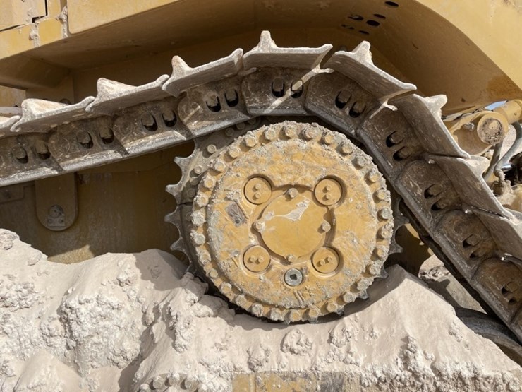 2019-caterpillar-d8t-image-13