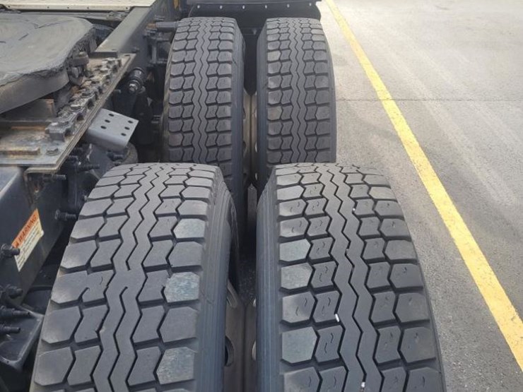 2018-freightliner-cascadia-126-image-9