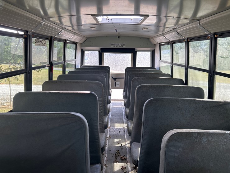 2012-freightliner-b2-image-11