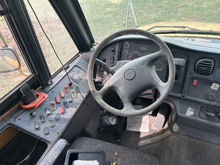 2012-freightliner-b2-image-14