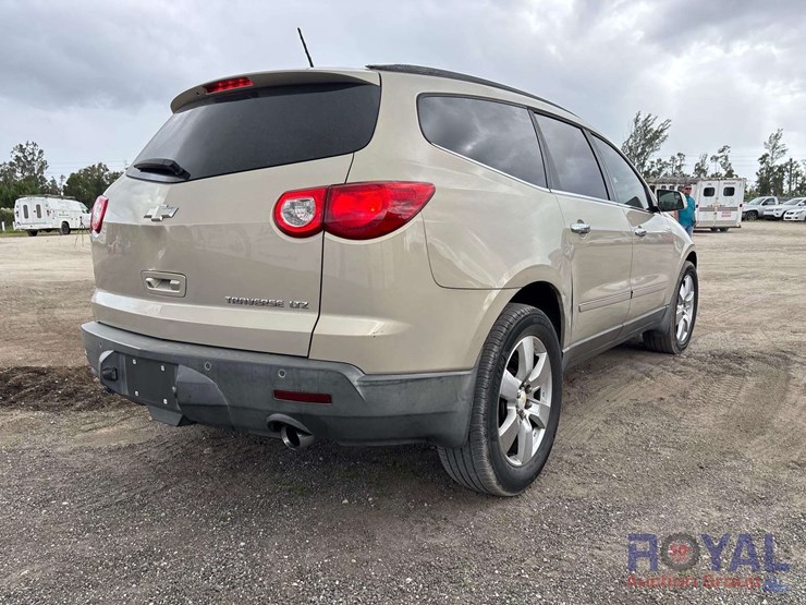 2010-chevrolet-traverse-image-3