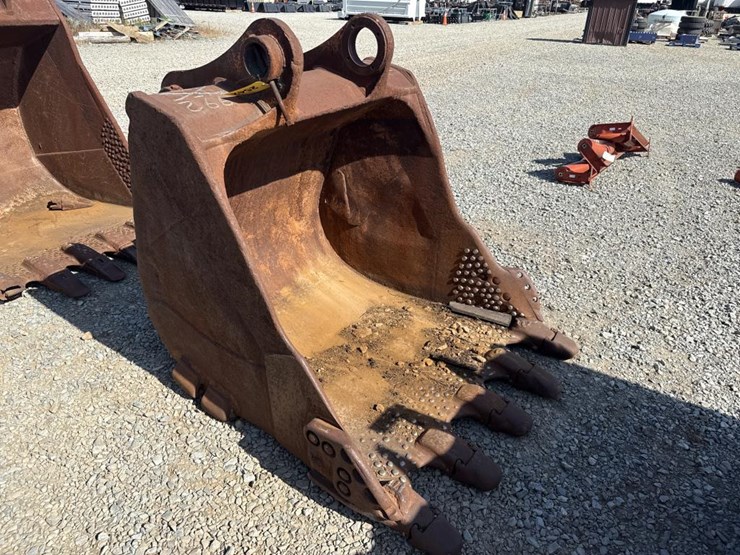 #2542-•-approx-51"-excavator-bucket-image-4