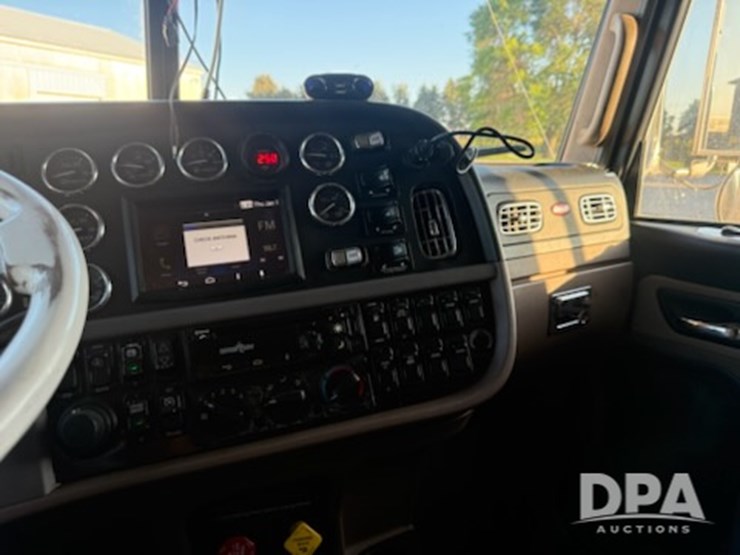 2013-peterbilt-389-truck-(jm627)-image-156
