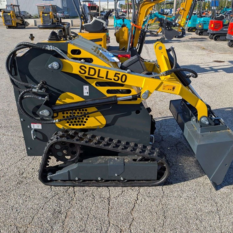 (1) SDL L50 Mini Crawler