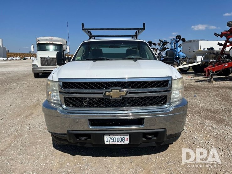 2011-chevrolet-3500hd-image-3