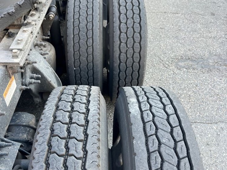 2016-freightliner-tr-125-semi-(ls0419,-unit-884)-image-10