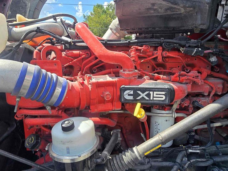 2021-kenworth-t880-image-12