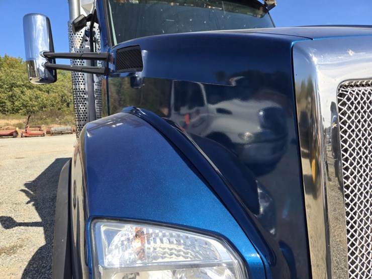 2017-kenworth-t880-image-11