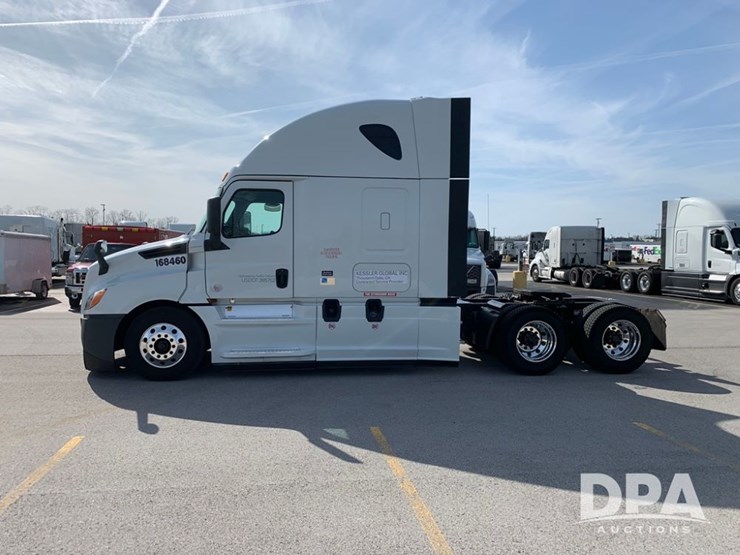 2018-freightliner-cascadia-126-image-1