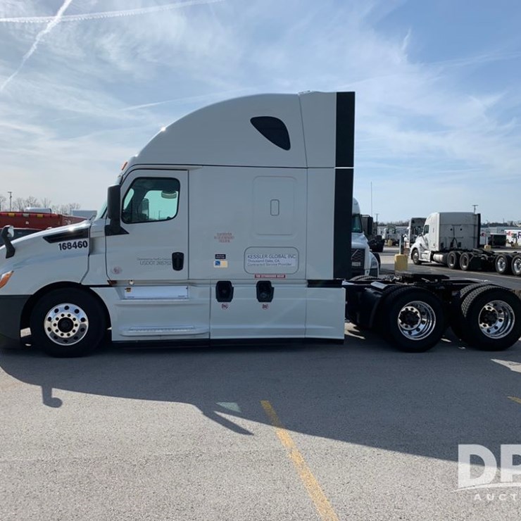 2018 FREIGHTLINER CASCADIA 126